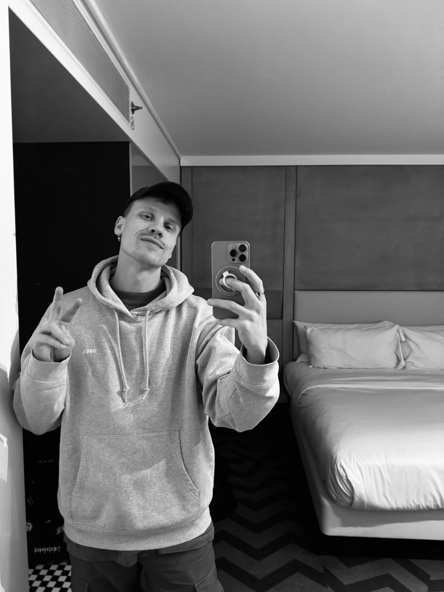 warsaw poland tonight for another sold out show 🇵🇱🤞