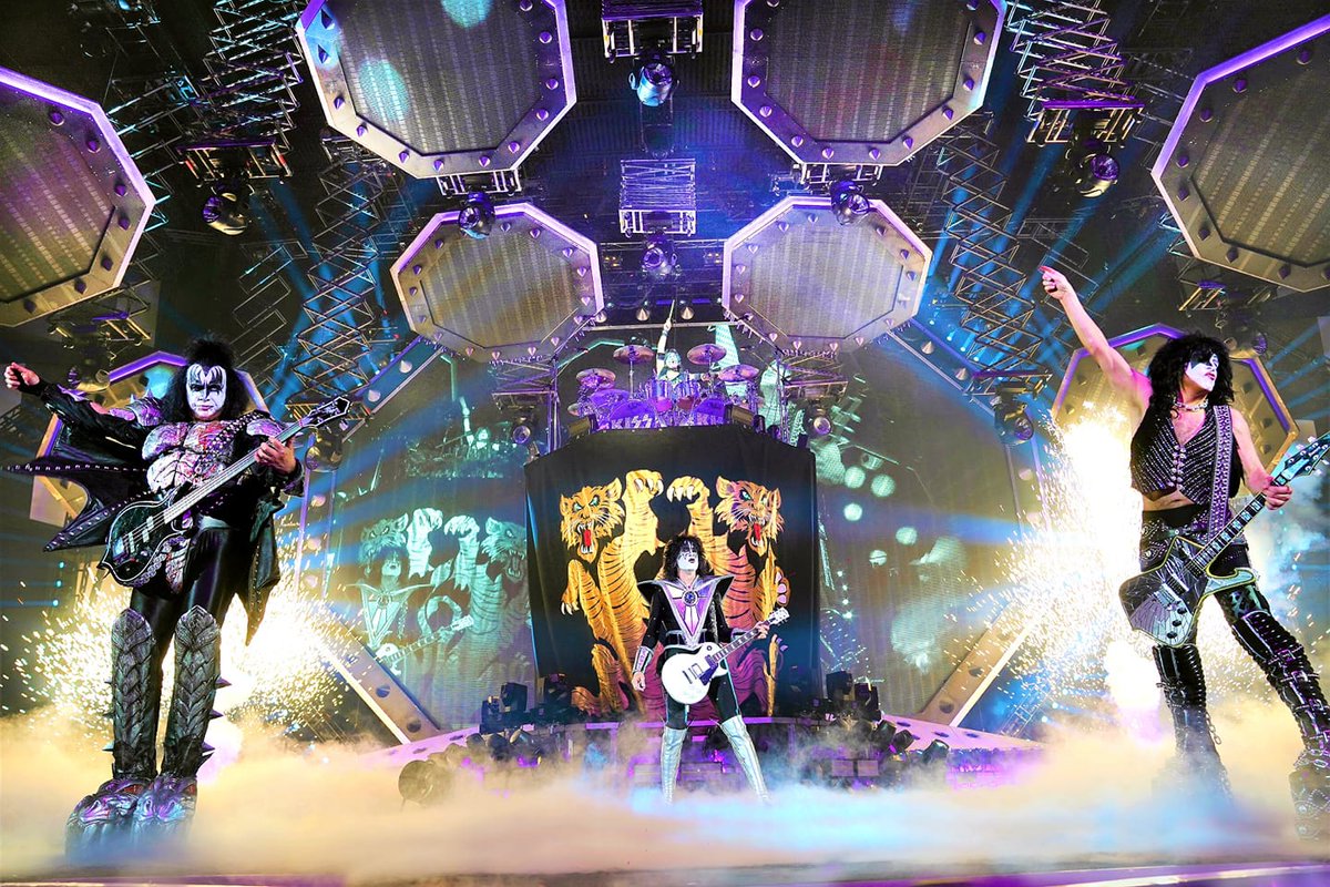 kiss's tweet photo. #FlashbackFriday KISS rockin' Solvesborg, Sweden - June 2019 on the #EndOfTheRoadTour.
Where did you see the End Of The Road Tour, #KISSARMY? https://t.co/XNtFtn0u2n