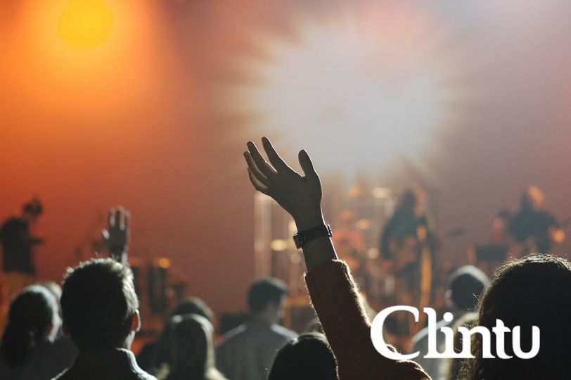 Clintu_es's tweet photo. 🧹🎉El sábado ha llegado, ahora sólo debes decidir: ¿fiesta o limpieza? 🫧🧴✨ ¡Haz lo que te haga feliz! #Sábado #Fiesta #Limpieza #Relax #WeekendVibes https://t.co/oI9Pvt3sSA