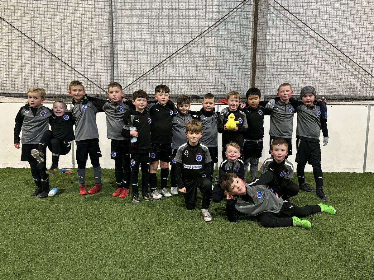 2017Glenvale's tweet photo. Friday night games. 🙌

Thankyou to Ultimate Soccer academy 2017s for the invite tonight.⚽️

Now onto our final weekend of league fixtures followed by our day out. ⭐️ https://t.co/IZ5E4YCgJd