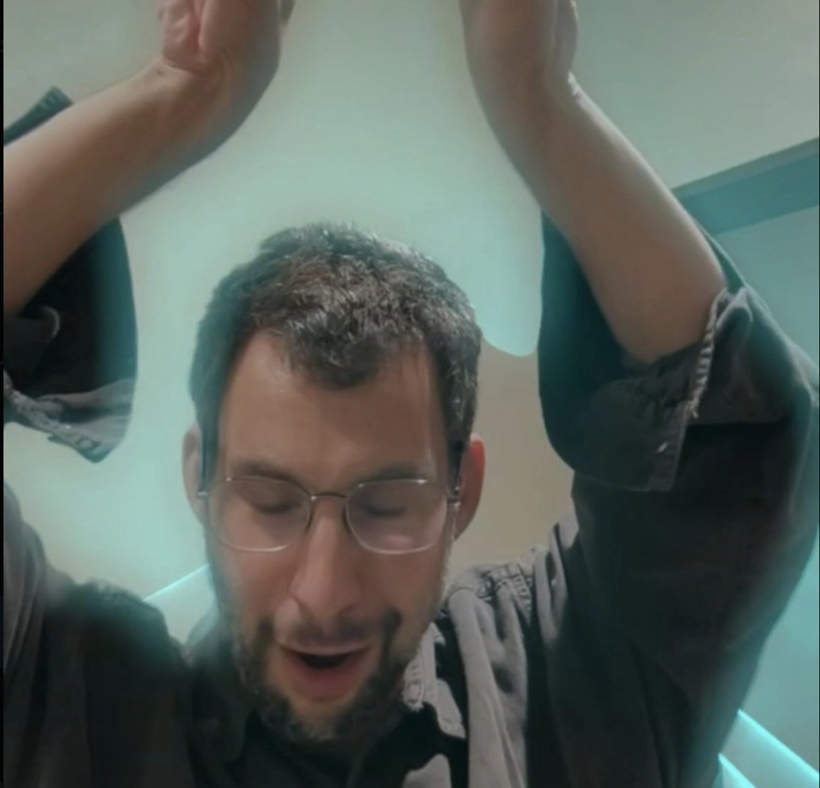 WHO is this, this is NOT jack antonoff....