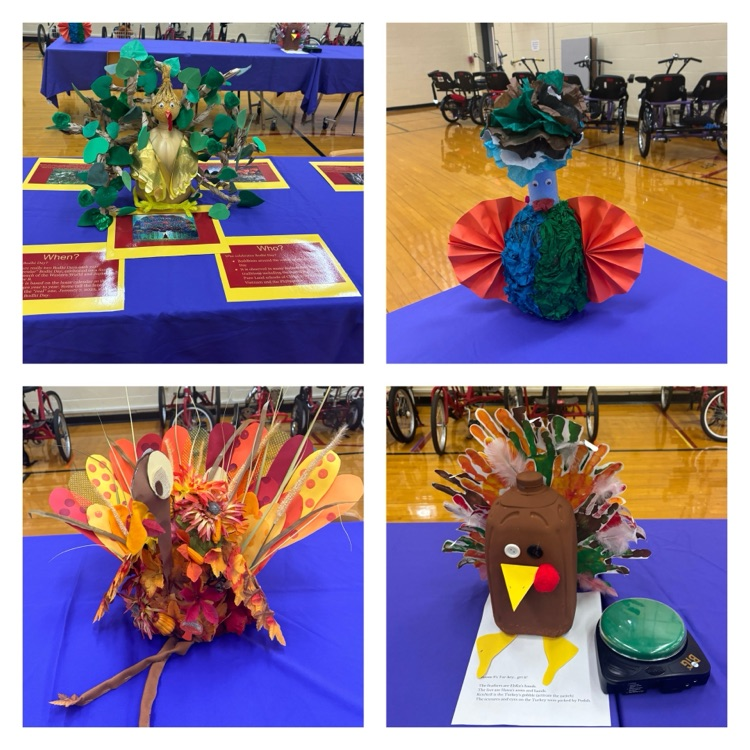 CHPCRUSADERS's tweet image. Annual Turkey Trot! Everyone joined for lunch and lapped the halls! Classes also decorated a turkey. Mrs. Lee pardoned  one turkey and spared the “Eat Pizza” turkey 🍕 It’s traditions like these that remind us how much we have to be thankful for! Thanks to everyone who helped!