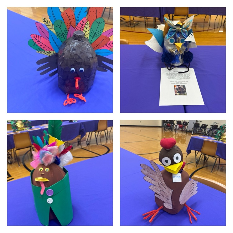 CHPCRUSADERS's tweet image. Annual Turkey Trot! Everyone joined for lunch and lapped the halls! Classes also decorated a turkey. Mrs. Lee pardoned  one turkey and spared the “Eat Pizza” turkey 🍕 It’s traditions like these that remind us how much we have to be thankful for! Thanks to everyone who helped!