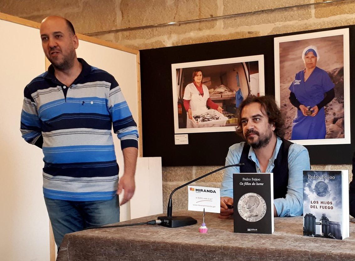 Galicia por Diante RG (@gxdradiogalega) on Twitter photo O #MundoRaroGxD é raro tamén nas librarías. Ou igual pensabades que Fernando Miranda, de <a href="/LibreriaMiranda/">LIBRERÍA MIRANDA</a>, ía librarse de <a href="/pedrofeijoo/">Pedro Feijoo</a>… ou de <a href="/Manel_Loureiro/">Manel Loureiro</a>. O #MundoRaroGxD é raro tamén nas librarías. Ou igual pensabades que Fernando Miranda, de <a href="/LibreriaMiranda/">LIBRERÍA MIRANDA</a>, ía librarse de <a href="/pedrofeijoo/">Pedro Feijoo</a>… ou de <a href="/Manel_Loureiro/">Manel Loureiro</a>.
