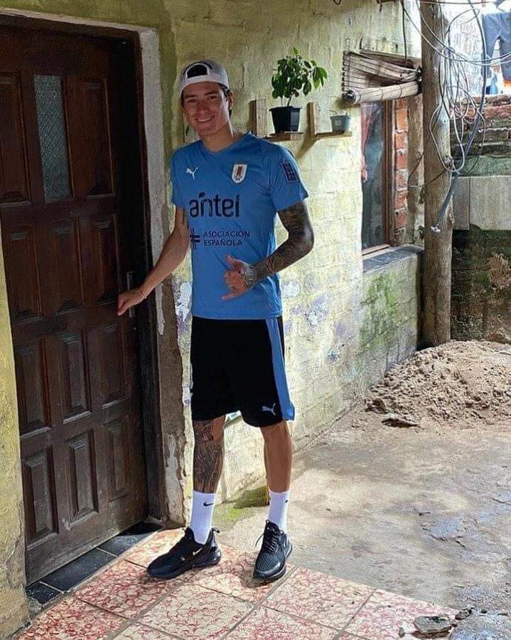 Darwin Nunez: "I went to bed many times with an empty stomach, but the one who went to bed that way the most was my mother. Whenever there was a lack of food, my mother would give us hers. I always said that if I managed to become a professional footballer, with enough money to