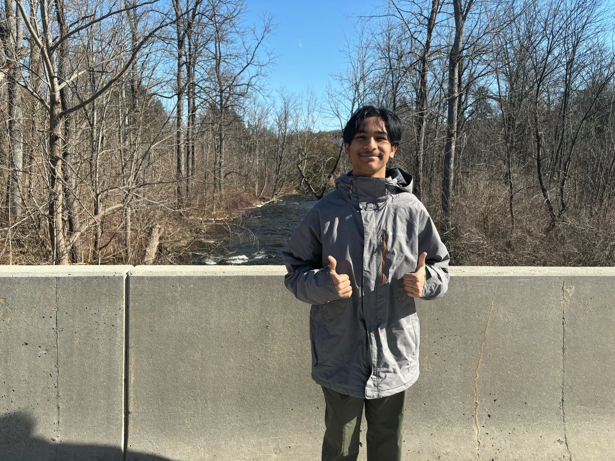 UofTTrashTeam's tweet photo. New blog alert! ๐จInspired by our Tagging Trash research, high school students Ritvik & Suraj are tracking floating #Plastic in local rivers and making a real impact on #PlasticPollution. ๐๐ง#TrackingTrash #YouthForChange @OceanWise https://t.co/lYYdSu3O2d https://t.co/FB0Evz8T2k