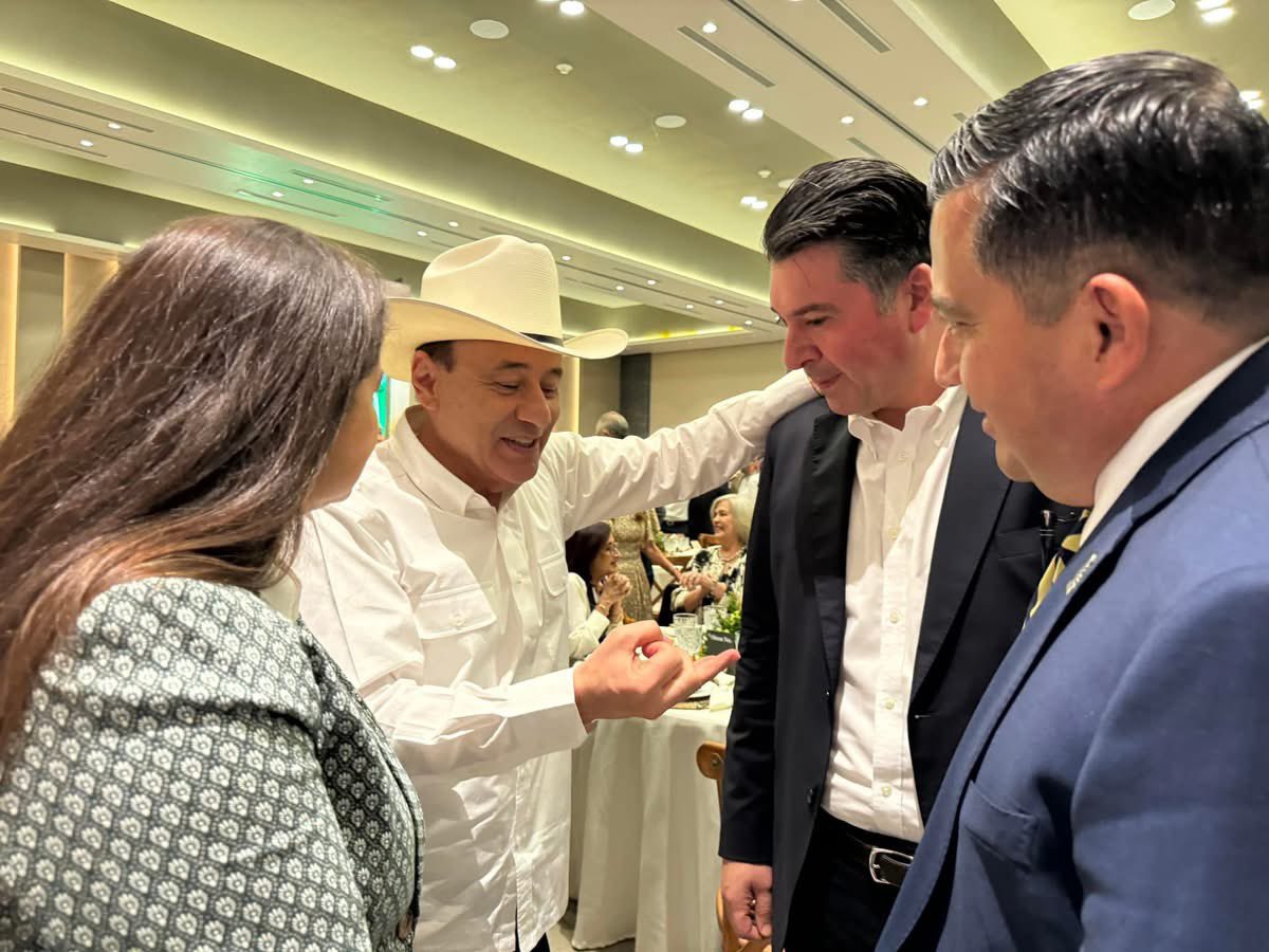 Tuve el gusto de saludar a muchos amigos del sur de Sonora durante la asamblea de <a href="/AOASSoficial/">AOASS</a> en donde rindió su último informe mi apreciado <a href="/AlvaroBoursc/">Alvaro Bours C</a> , a quien felicito por una excelente gestión distinguida por su entrega y buenos resultados. 
Felicito con el mismo gusto a