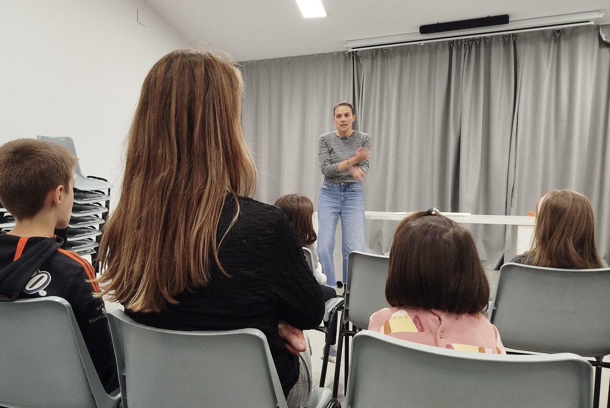 Queridos seres curiosos,
en #UnpuntocuriosoAragón #Jaca llegamos al fin de semana con una nueva sesión en Alfajarín (Zaragoza) de cuentos y creatividad para todos los públicos: ¿DE QUIÉN ES ESA SOMBRA? dentro del V CIRCUITO DE NARRACIÓN ORAL creado por la @comarca_central