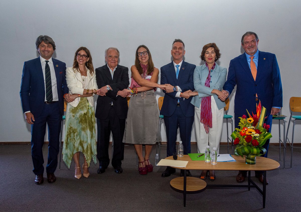onuvenezuela's tweet photo. ¡Finalizó el #FSVe2024!

Cerca de 200 representantes de sector privado acordaron:

☑️Desarrollar planes de acción sobre educación, empleo, cambio climático e igualdad de género.

💬Identificar temas para avanzar en el diálogo con instituciones 🇻🇪 encargadas de políticas públicas. https://t.co/kQ5RxMszBk