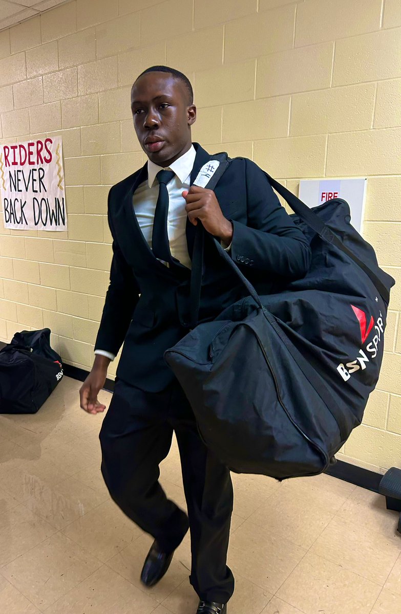 SaginawFootball's tweet photo. “All black tux, I’m a businessman” 🤵‍♂️💼⚔️

#BusinessTrip #ETR https://t.co/4PbRkryYQZ