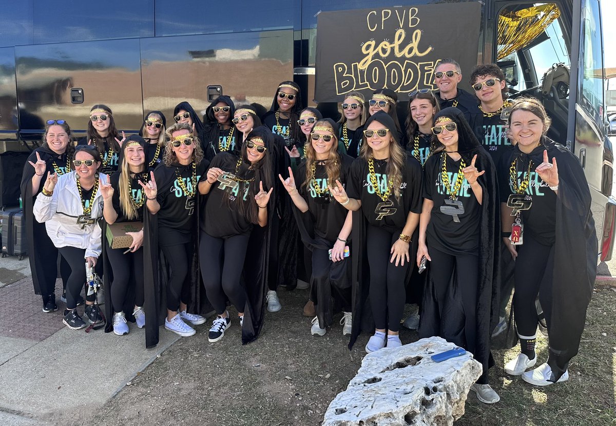 cphsvb2018's tweet photo. State Championship Ready:  Epic send off courtesy of our amazing parents &amp; community. Shout out @CPMSathletics for arranging this amazing line up of students, teachers, &amp; coaches. Let’s GO💚🐺#CPProud #TheStandard #ForthepackWiththepack @CPHS_Sports @LeanderisdATH @j_wo24 https://t.co/6k63ms6OdV