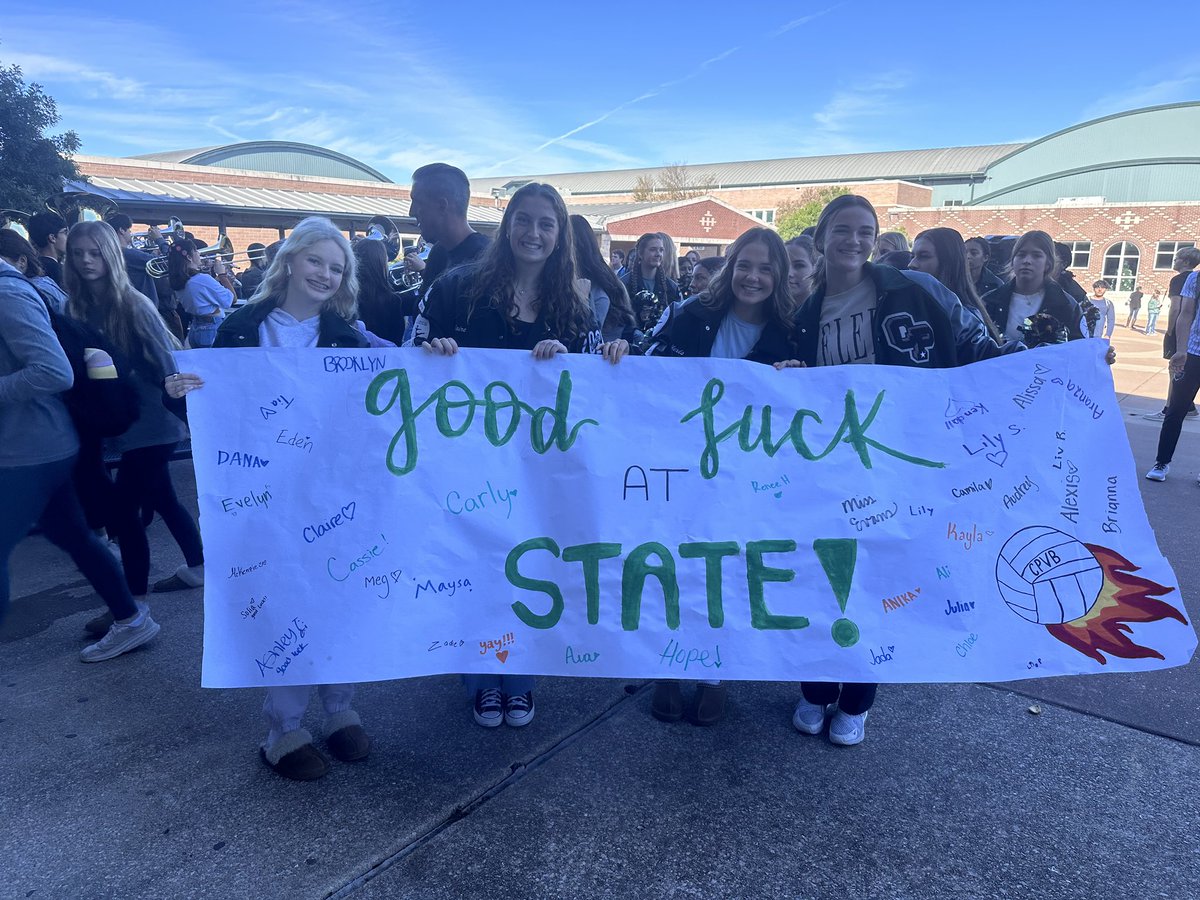cphsvb2018's tweet photo. State Championship Ready:  Epic send off courtesy of our amazing parents &amp; community. Shout out @CPMSathletics for arranging this amazing line up of students, teachers, &amp; coaches. Let’s GO💚🐺#CPProud #TheStandard #ForthepackWiththepack @CPHS_Sports @LeanderisdATH @j_wo24 https://t.co/6k63ms6OdV