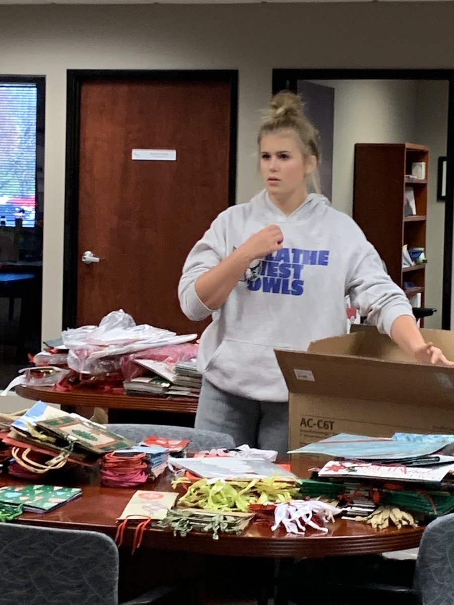 ProfeDetrixheOW's tweet photo. Last day before Thanksgiving break and OW students are involved in our school wide Give A Hoot community service project at CASA helping kids in need for the holidays! ⁦@CASAjwc⁩ ⁦@OlatheWestOwls⁩ https://t.co/YqW7BUcdAI