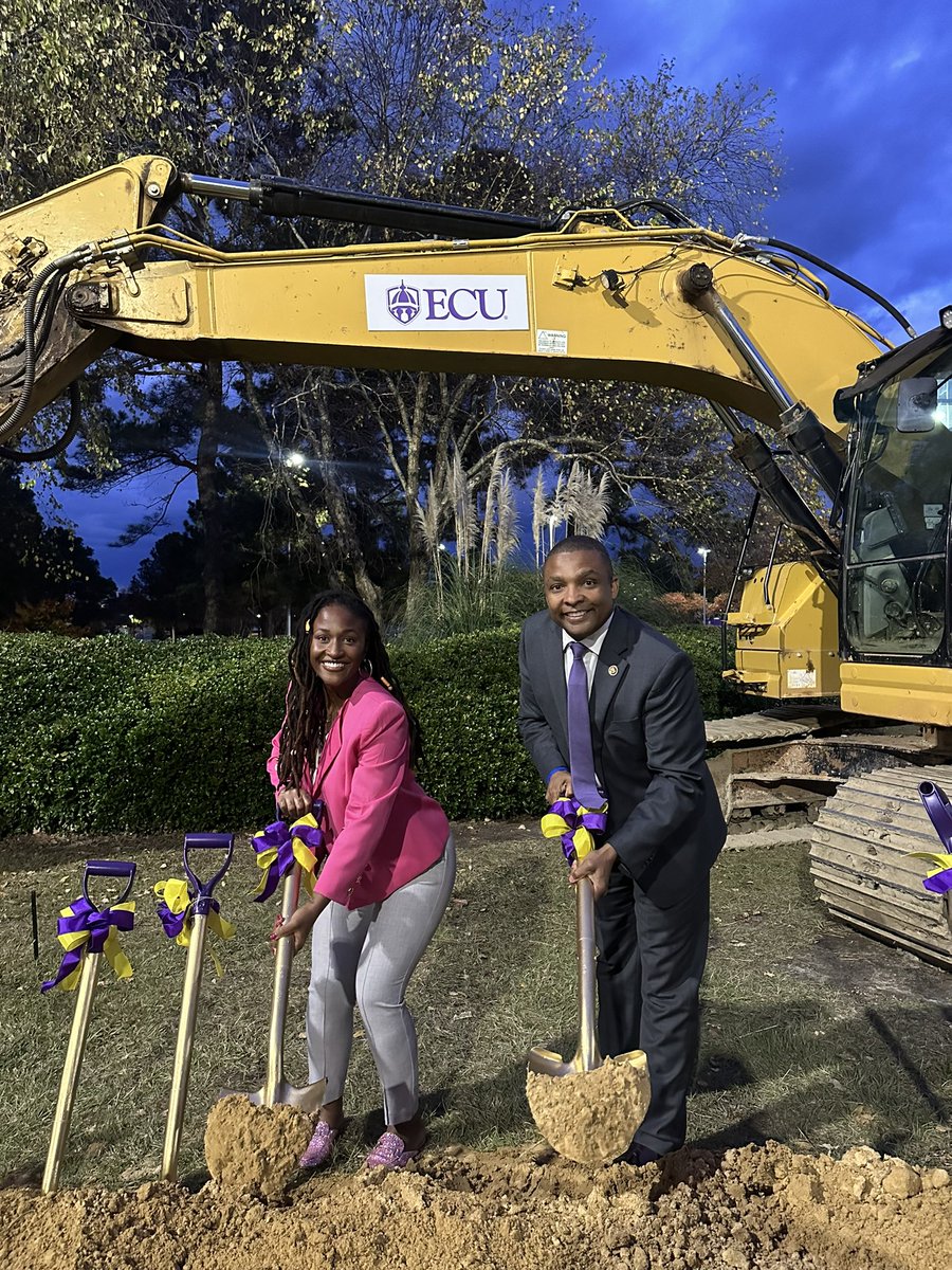 Shantell McLaggan 👩🏾⚕️ (@futuredocw_locs) on Twitter photo I’m so honored to have had the opportunity to represent <a href="/ECUBrodySOM/">ECU Brody School of Medicine</a> students by sharing remarks at the groundbreaking for our new building yesterday! I’m so thankful for everyone who has contributed to this building coming to life, and excited for the students who will use it! I’m so honored to have had the opportunity to represent <a href="/ECUBrodySOM/">ECU Brody School of Medicine</a> students by sharing remarks at the groundbreaking for our new building yesterday! I’m so thankful for everyone who has contributed to this building coming to life, and excited for the students who will use it!
