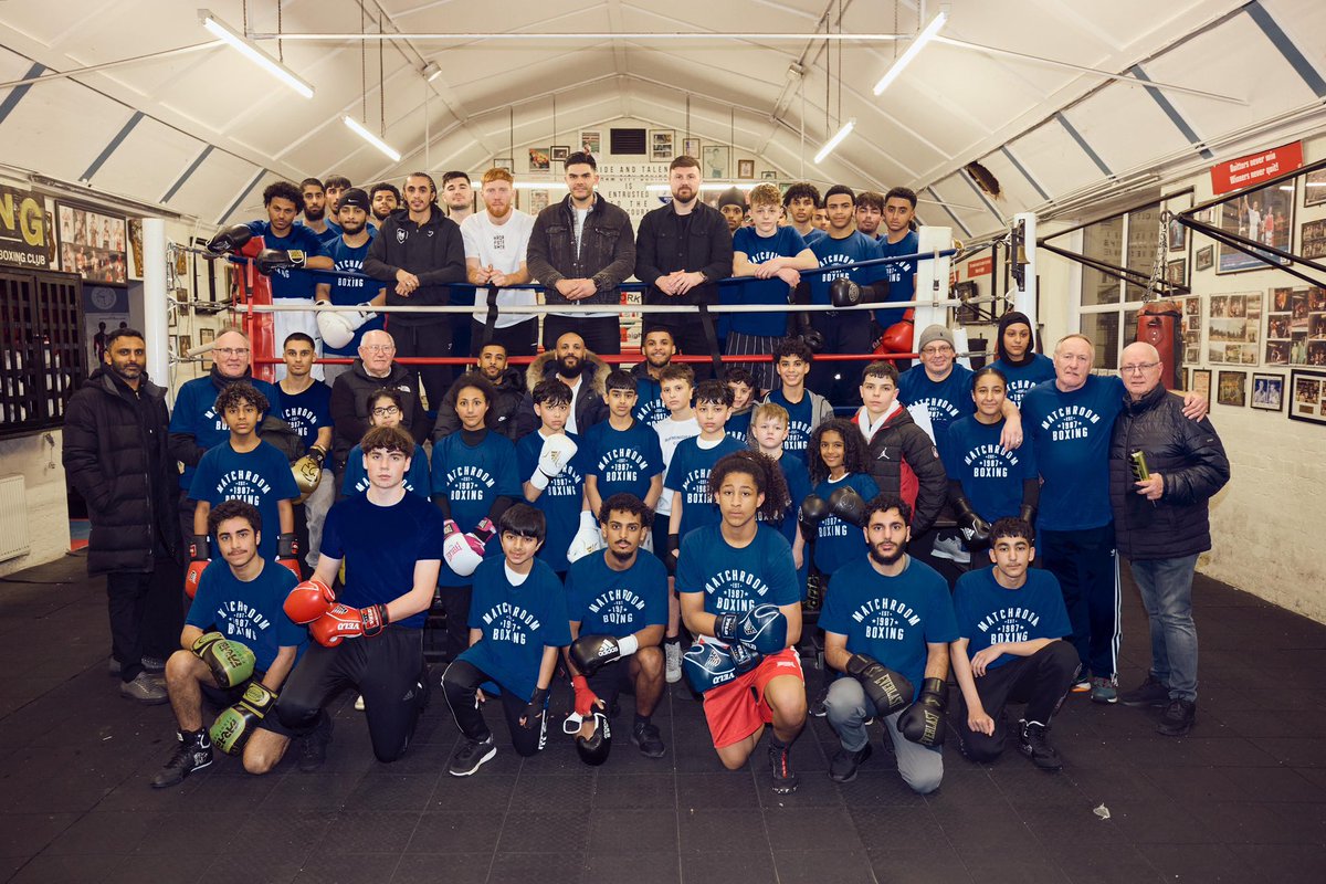 MatchroomBoxing's tweet photo. Never forget your roots ✨ @galal_yafai @iam_yafai @Gamal_yafai 

Rescuing old amateur boxing club Birmingham City ABC and now providing sessions and mentorship for the kids 👏 

Thanks also to @conah_walker, @aaronbowenn & @ibraheemspider helping out with fight week around the corner 👊 #EdwardsYafai