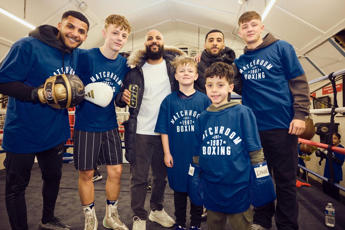 MatchroomBoxing's tweet photo. Never forget your roots ✨ @galal_yafai @iam_yafai @Gamal_yafai 

Rescuing old amateur boxing club Birmingham City ABC and now providing sessions and mentorship for the kids 👏 

Thanks also to @conah_walker, @aaronbowenn & @ibraheemspider helping out with fight week around the corner 👊 #EdwardsYafai