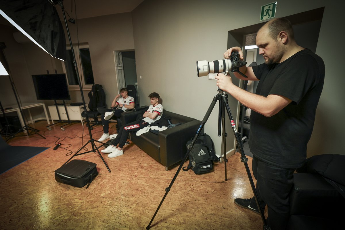 AdamLakomy's tweet photo. Photosession for @BetclicApogee  😈
@KatoGamingHouse 
bts by @patiiii_n  ❤️

https://t.co/ZgAvkwyMAa https://t.co/bFH1kCt47C