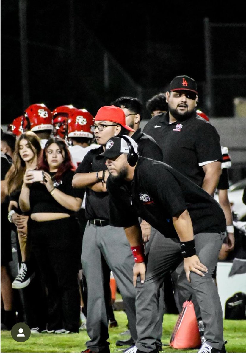 Last season SouthGate HS went winless going 0-10 and scoring 78 points all season long. This season insert my oldest son Matthew as OC and play caller and your playing in the  LACity D2 semis finals! SGHS is playing the top seed Arleta tonight for the rights to the finals.