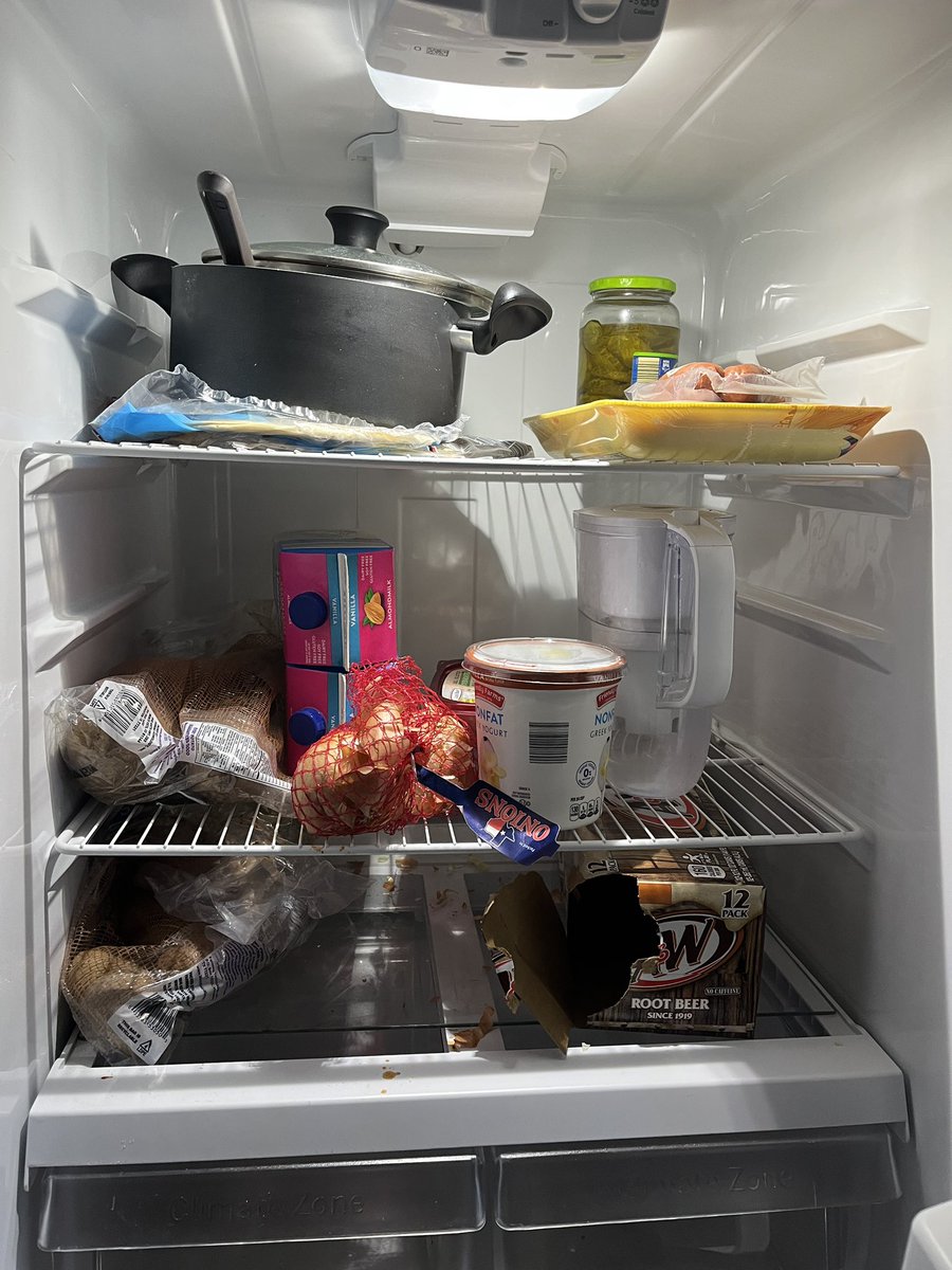 M_Sted_'s tweet photo. The fridge of a guy in his mid-20s who lives alone https://t.co/sVGffOHYtD