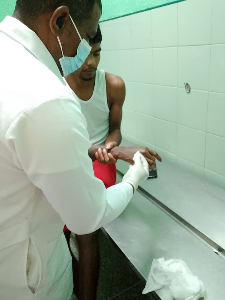 La Venezuela de Bolívar, Chávez y Maduro, sabe que puede contar con los héroes de batas blancas, seguimos el ejemplo de Fidel #FidelPorSiempre #CubaPorLaVida <a href="/cubacooperaven/">Brigada Médica Cubana en Venezuela</a> <a href="/MINSAPCuba/">Ministerio de Salud Pública de Cuba</a> <a href="/japortalmiranda/">José Angel Portal Miranda</a>
