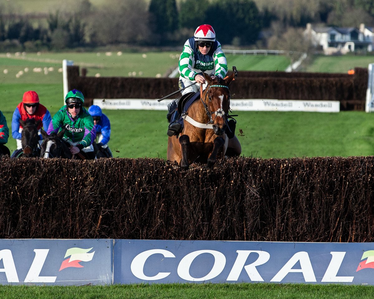 Chepstow_Racing's tweet image. Race 4 Result - Noahs Ark Children&apos;s Hospital Charity Handicap Chase

🥇 Range 11-8f
🥈 Enjoy Your Life 15-2
🥉 Bashers Reflection 15-2

Trainer: @SammyTRacing 
Jockey: @samtwiston 
Owner: Walters Plant Hire &amp;amp; Potter Group
