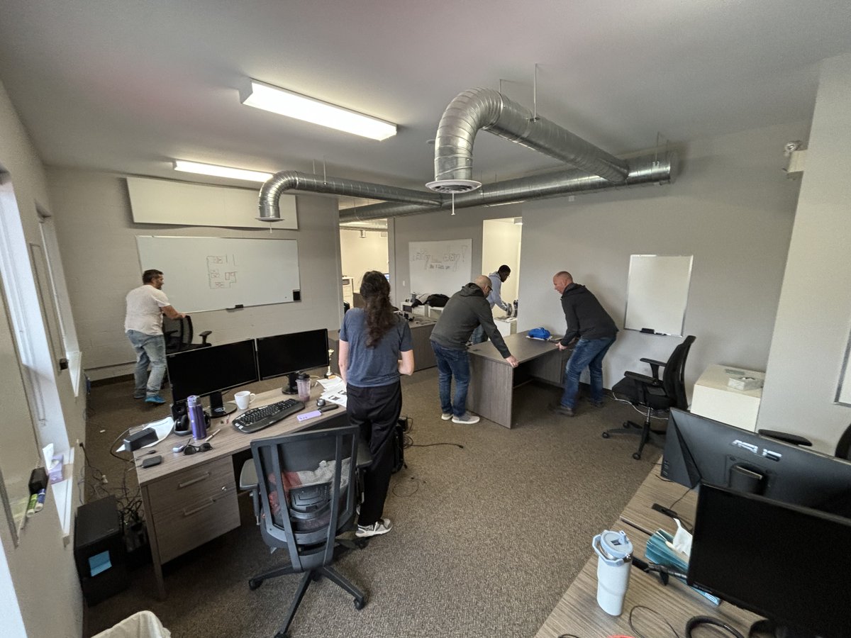 effectiveedgeCA's tweet photo. When the internet goes down you make the most of unplugged time. The office is being rearranged and set up for some new beginnings!
https://t.co/dEu5t0IDuu
#marketingagency #effectiveedge https://t.co/12FdyzGXUN