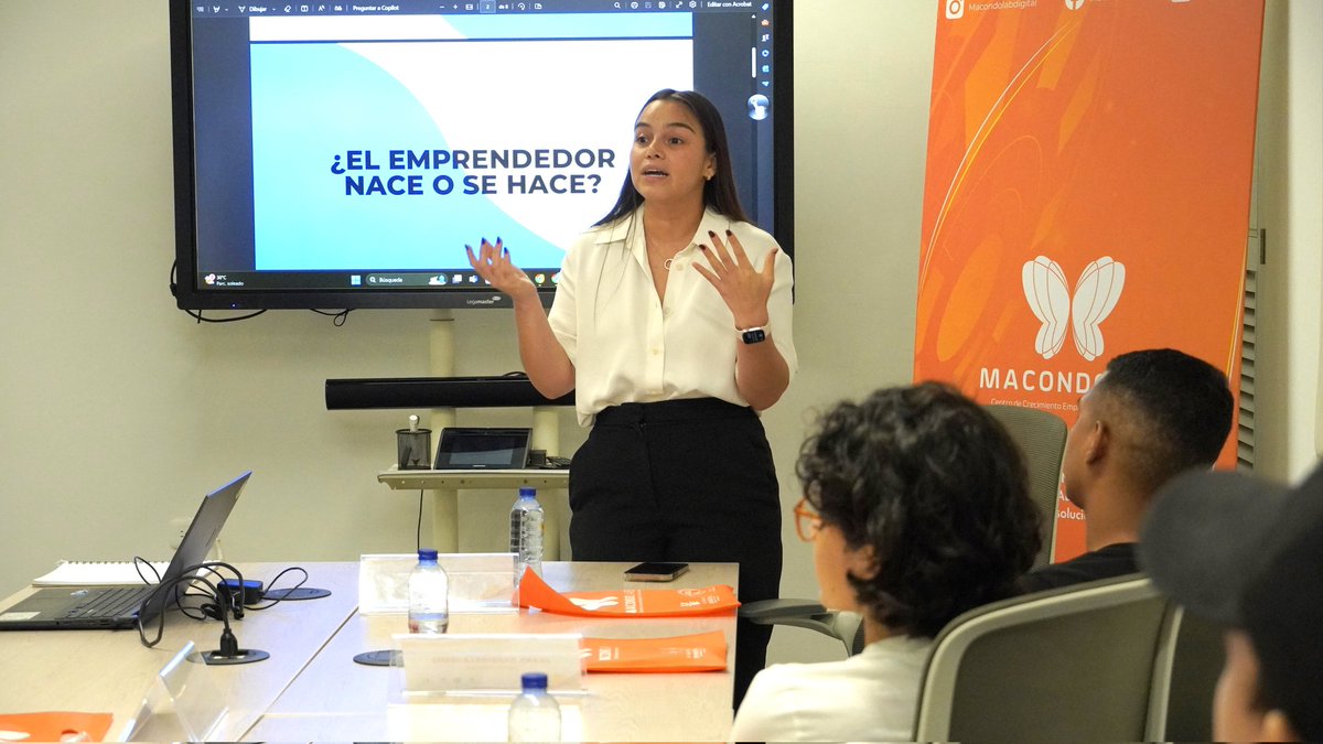 CollisionEBT's tweet photo. 🌍 ¡La unión hace la fuerza! Emprendedores de CollisionEBT y la opción de grado EmprendeGlobal se juntan para transformar ideas en realidades 🚀Hemos realizado actividades que conectan experiencias y perspectivas de emprendedores consolidados con estudiantes inician su camino🎓✨ https://t.co/NEvV40lZdL