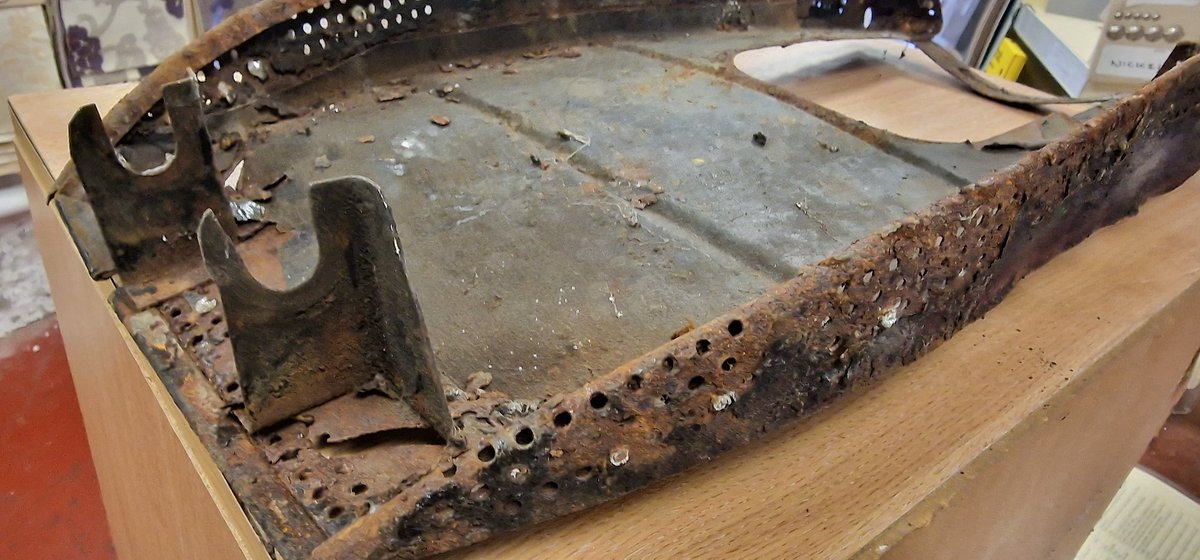 CraigHughes123's tweet image. Now completed, before and after pics of #classic British #motorbike seat. These old metal based seats always look much easier to do than they actually are! #ClassicMotorcycles #upholstery