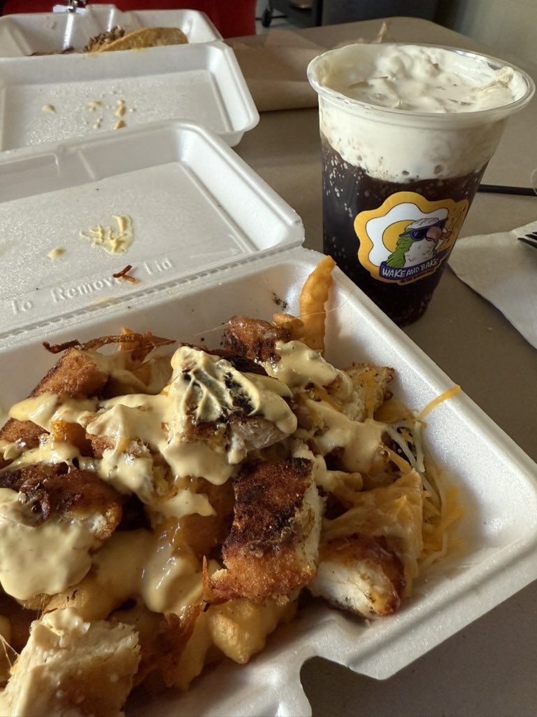Mel_Mtz3181's tweet photo. Food Truck Fridays!! Thank you @StinsonPTA, it was delish!! #Skyhawkpride #VHawks https://t.co/ilft9GITAN