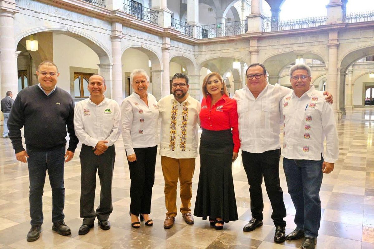 doctoravero's tweet photo. ✅Representamos un gobierno de territorio que escucha, atiende y trabaja para las juventudes.

Tengo la satisfacción de ser una mujer comprometida con las responsabilidades y la confianza conferidas por el Ing. @salomonj. Sigamos impulsando la educación de vanguardia y calidad. https://t.co/QlBnM8qvay