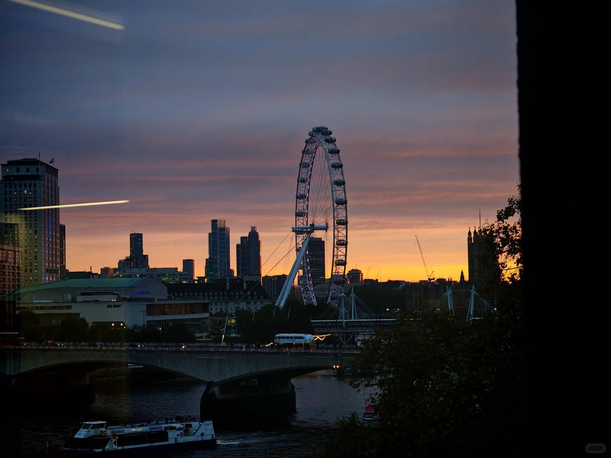 orientalli's tweet image. The silhouette of historic architecture is set against a stunning sunset sky.
