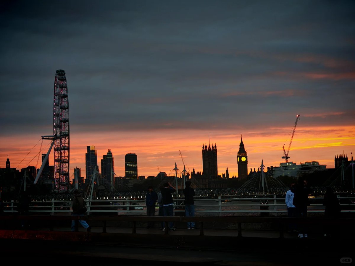 orientalli's tweet image. The silhouette of historic architecture is set against a stunning sunset sky.
