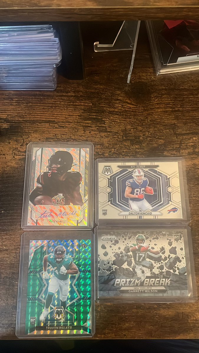 #jkstacks stack until 11/21

$1 each

Atwell /60

Check pinned tweet for stack details
#thehobby #whodoyoucollect