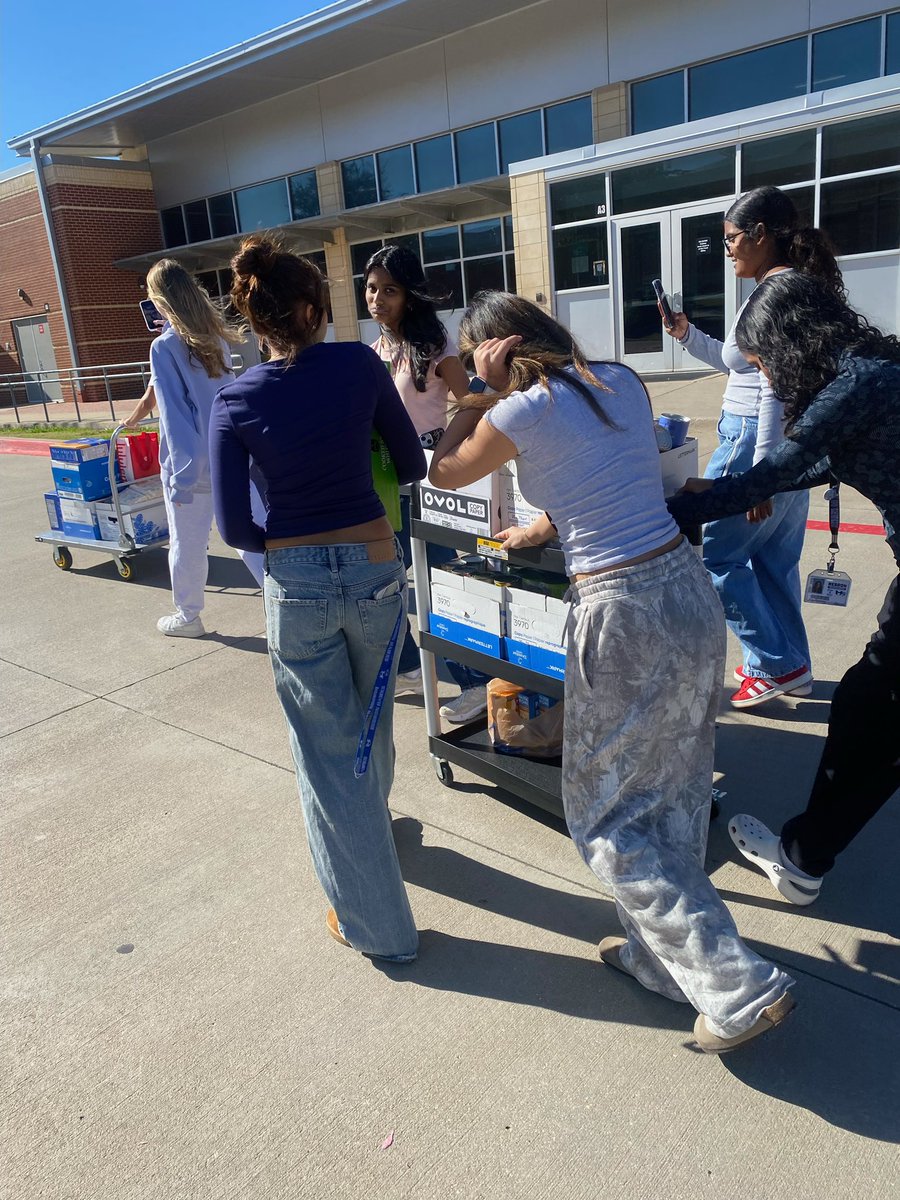🍁TY to all who participated in our Hawksgiving food drive
🍁We collected 300+ cans &amp; even after our cart BROKE &amp; spilled our cans, we still managed to get them to HHS in time for delivery to <a href="/first_fields/">First Baptist Church at The Fields</a> 
🍁With HHS, 1000+ items were collected for our Hebron community 🖤🩶💙