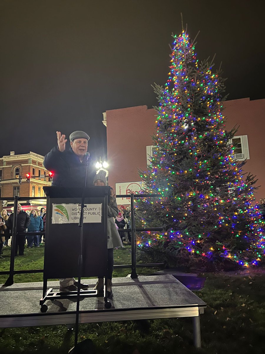 bg_mayor's tweet photo. What a beautiful night to kick off the holiday season in Bowling Green! Thank you to my special guest, Macy Aspacher, and all who attended for helping me light the community tree! https://t.co/WmOUuPUtW1
