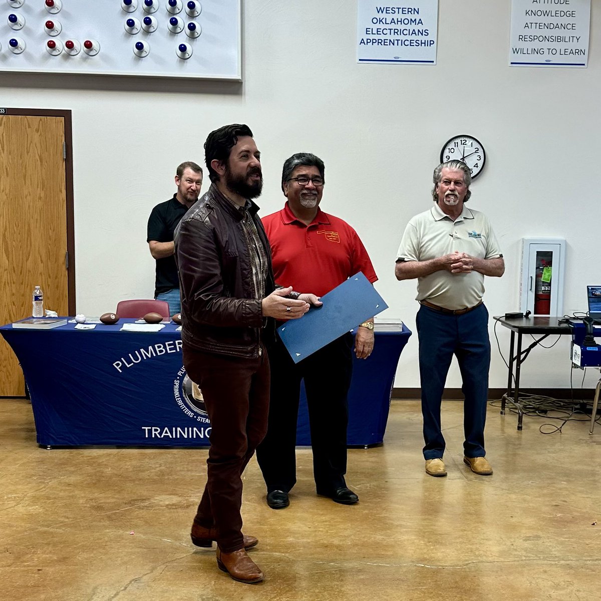 deckfornorman's tweet image. Grateful to present a citation to @OK_AFL_CIO at the 10th Annual #Apprenticeship Week open house. As a union member who has been directly impacted by outsourcing, I appreciate the right to bargain collectively. #unionmade #unionproud #aflcio #buildingtrades #apprenticeshipweek