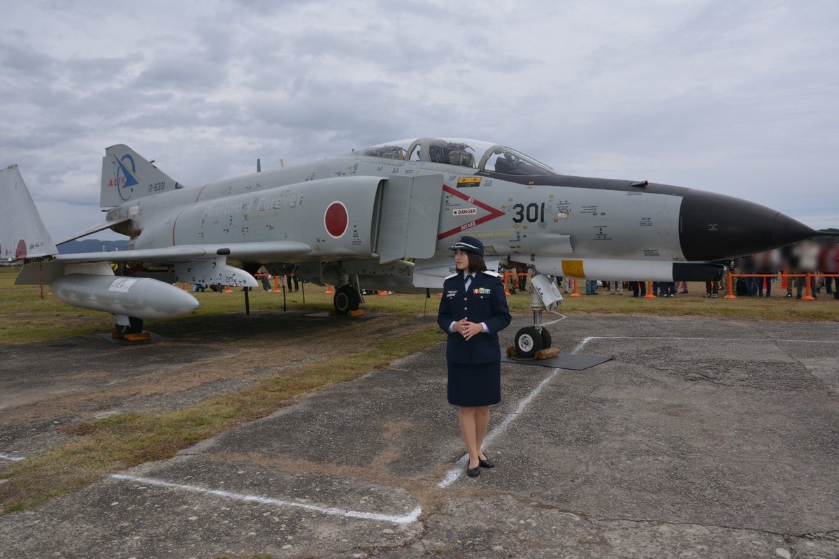 Makki307's tweet photo. 岐阜基地航空祭✈️
格納庫にF-4ファントムおりました！
昨年は1日基地司令のかざりさんの撮影会があったねー☺️
そして、かざりさんのYouTubeでファントムの解説＆洗機ってあるのでもっかい見てみよう📺
#岐阜基地
#岐阜基地航空祭
#岐阜基地航空祭2024
#岐阜基地航空祭2023
#かざりすと https://t.co/ucMX5fikKi