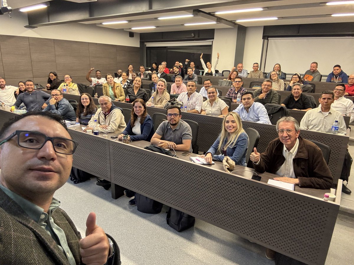 yefgaravito's tweet photo. Que alegría ver un grupo más de 50 abogados de @DefensoriaCol futuros especialistas en derecho penal de @USergioArboleda , interesados en los delitos informáticos, la #evidenciadigital y  la #informaticaforense después de un largo día podemos sonreír ! https://t.co/nJIa3lVfop