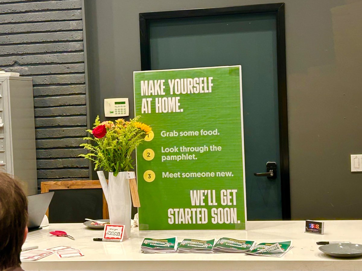 Hosted a gathering in downtown Oakland (via <a href="/letsstudiooo/">LETS</a>) to talk about how to address the vacant storefront problem! Always exciting to get everyday people talking about their city and how to make it better ❤️