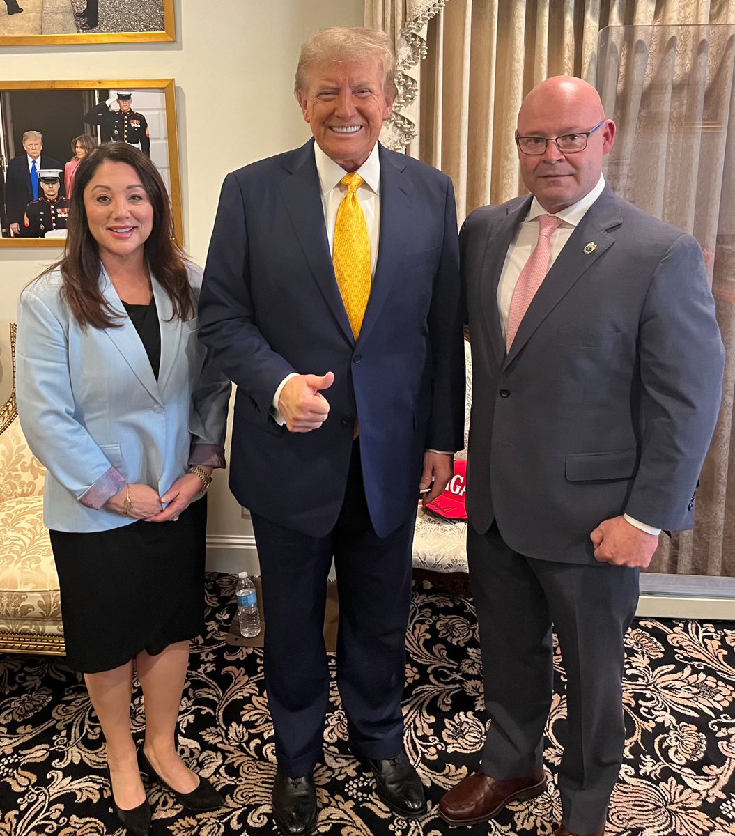 TeamsterSOB's tweet image. Thank you @realDonaldTrump for putting American workers first by nominating Rep. Lori Chavez-DeRemer for US Labor Secretary. Nearly a year ago, you joined us for a @Teamsters roundtable and pledged to listen to workers and find common ground to protect and respect labor in…