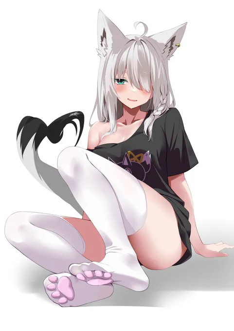 恥ずかしながら肉球ニーハイを見せてくれる我が王 #絵フブキ 