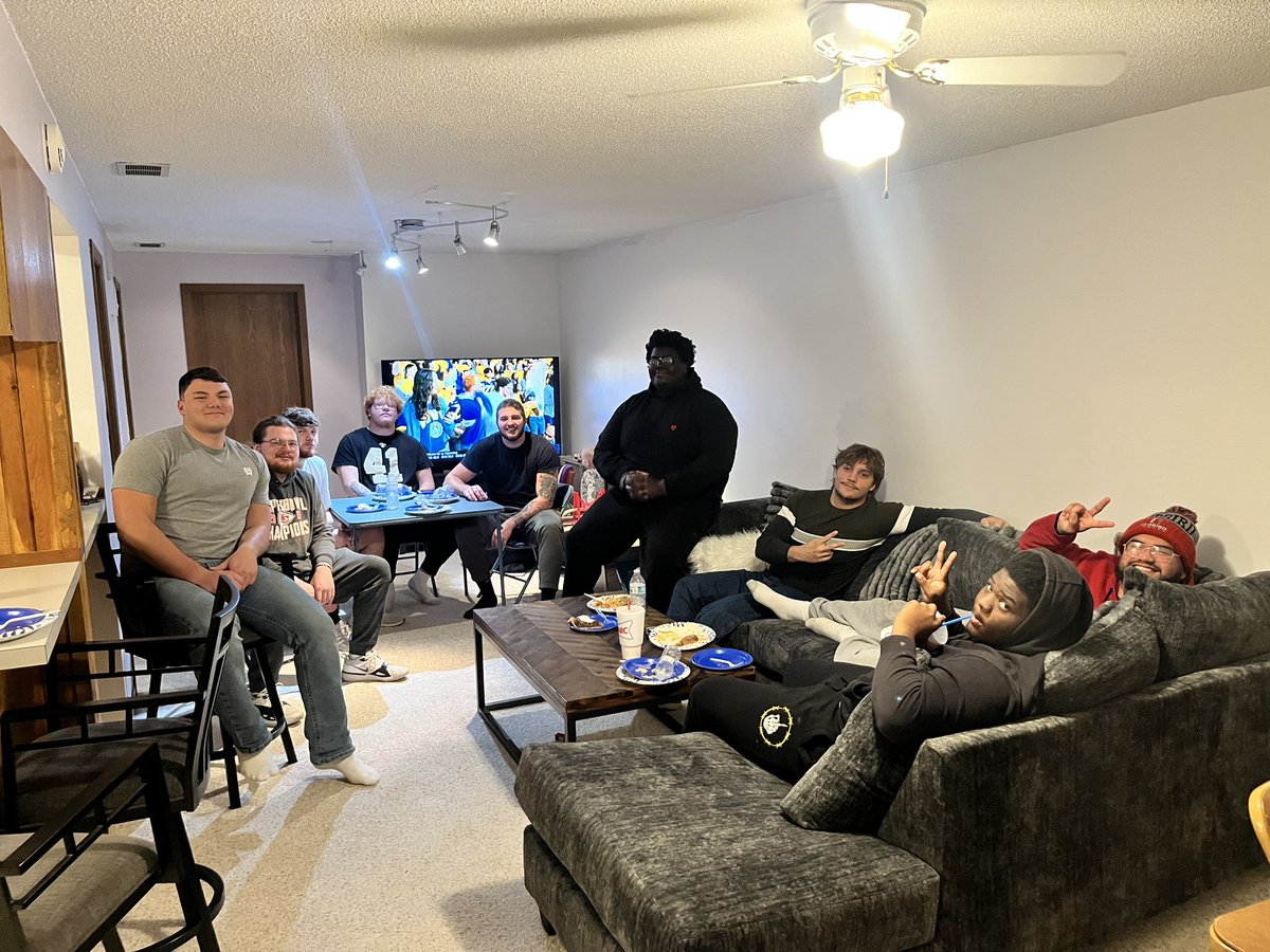 #TrenchDAWGS Thanksgiving. Proud of all these guys do on and off the field. Futures Bright!