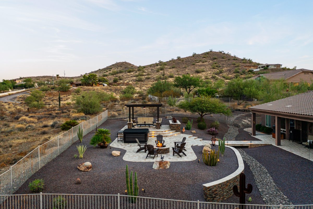 calpool's tweet image. Ready to ignite your fall evenings? 🔥Creating an outdoor space for year-round enjoyment doesn't have to include a pool. This natural Phoenix backyard creates a harmonious space for the best of outdoor living. 
#arizonaoutdoorliving #azbackyarddesign #phoenixlandscaping #calpools