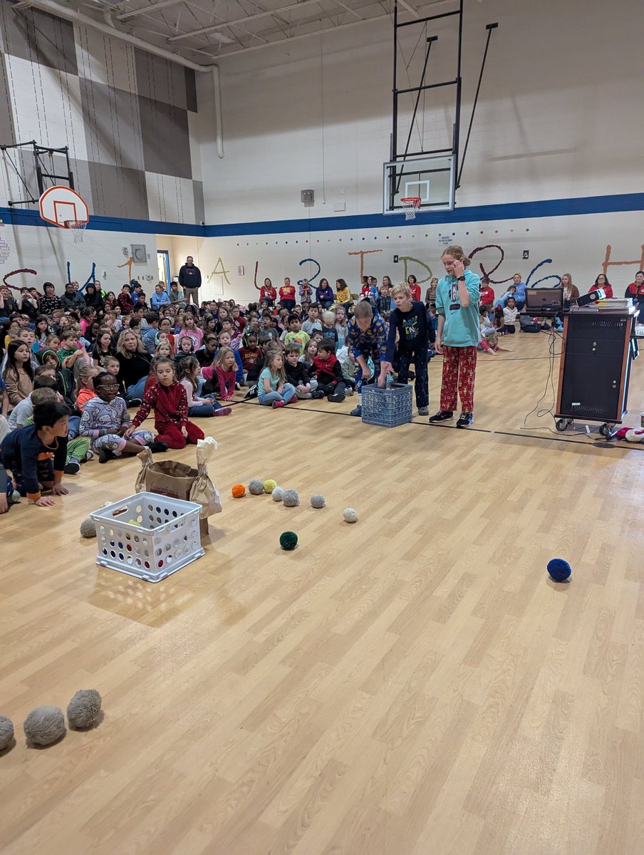 mrscooper_2's tweet photo. 3rd and 6th graders attempted to "Stuff the Turkey" this morning at our monthly Character Strong assembly. We love spending this time as a school community each month! @McAuliffe512 #AllInSMSD https://t.co/sjCBEzd9pO