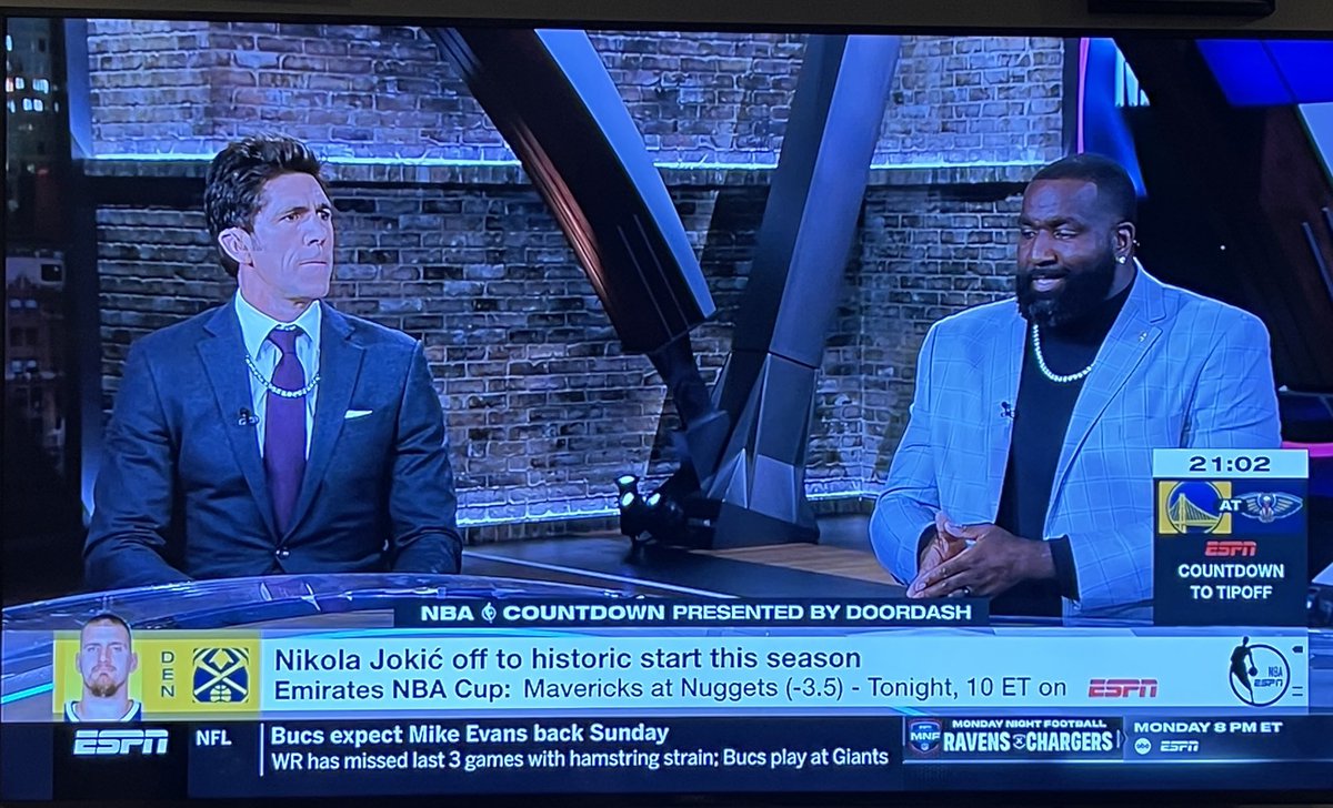 ChetBuchanon's tweet photo. If Bob Myers doesn’t get himself a necklace like this, he has failed. 😣 
Failed. 
#NBACountdown
@espn https://t.co/wPh726xjiI
