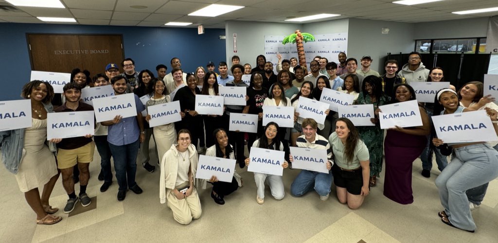 eve_levenson's tweet photo. In Michigan @Eva_Scott @_ShannonKennedy and @axrose789 led our largest youth vote &amp; campus organizing team that included a first of its kind progr dedicated to reaching non-campus youth in addition to a strong on campus program ensuring we reached young Michiganders EVERYWHERE. https://t.co/430DG0u5Zr