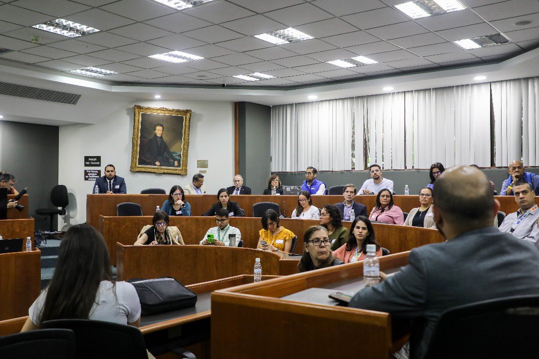 Ayer 200 representantes del sector privado compartieron ideas innovadoras en la V edición del Foro de Sostenibilidad #FSVE2024. Se alcanzaron acuerdos importantes como el establecimiento de agendas de trabajo en cuatro áreas: educación, empleo, cohesión social y cambio climático.