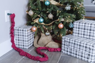 CordinateBrand's tweet photo. 🎄 Deck the halls and hide unsightly cords with our fabric cord covers! Keep your holiday lights looking neat and tidy. 🔌✨ 

👉🏼 https://t.co/0r7piQGZYl https://t.co/QljdXBjgYY