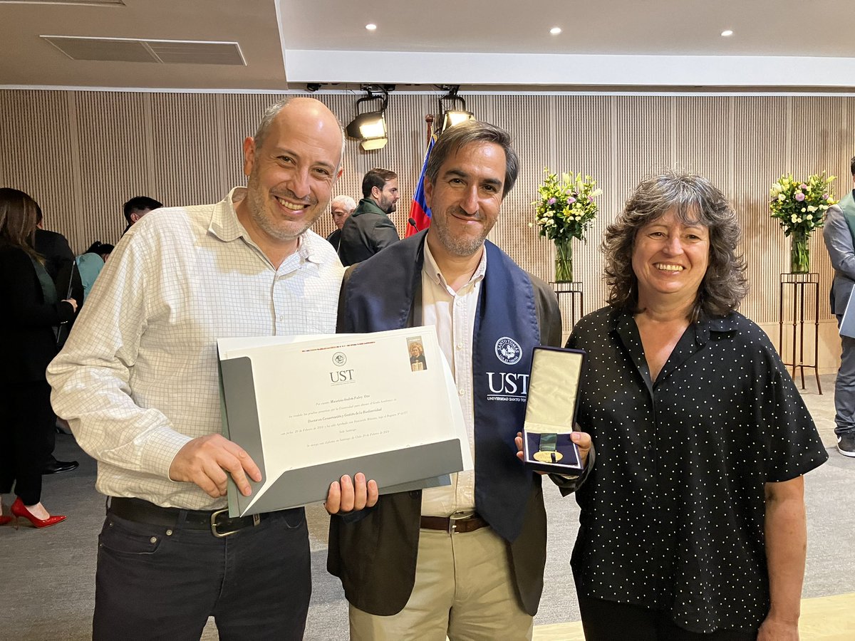Carmen Espoz L. (@cespozl) on Twitter photo El primer graduado del programa de Doctorado en Conservación y Gestión de la Biodiversidad de la <a href="/SantoTomas_ST/">Santo Tomás</a> Dr. Mauricio Fabry <a href="/MauricioFabry/">Mauricio Fabry Otte</a>
Muy orgullosxs de su trabajo. 👏🏻👏🏻👏🏻👏🏻 El primer graduado del programa de Doctorado en Conservación y Gestión de la Biodiversidad de la <a href="/SantoTomas_ST/">Santo Tomás</a> Dr. Mauricio Fabry <a href="/MauricioFabry/">Mauricio Fabry Otte</a>
Muy orgullosxs de su trabajo. 👏🏻👏🏻👏🏻👏🏻