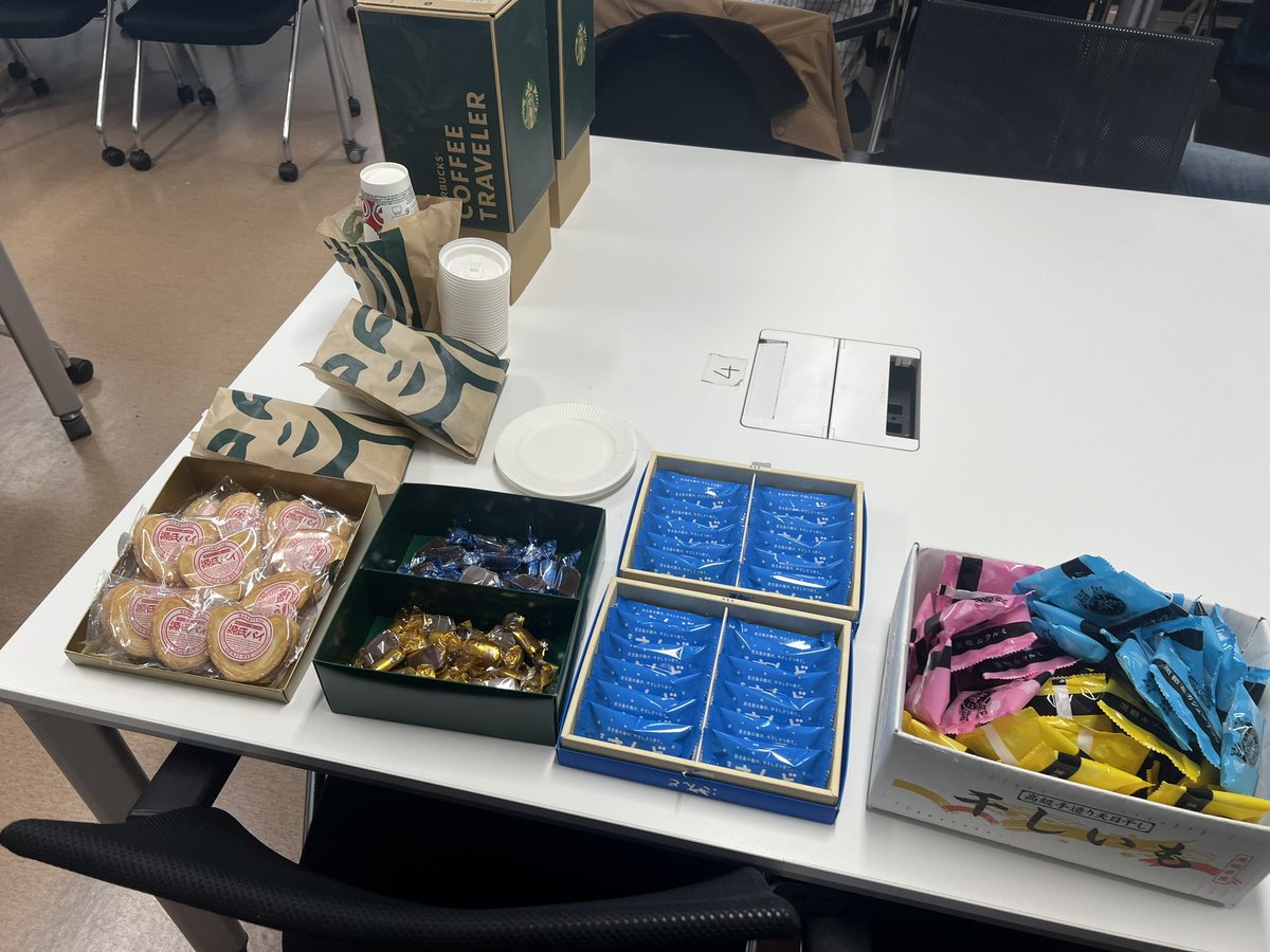takusamar's tweet image. おやつスポンサーの任務完了🍪🍫☕️

#coderetreat #tddyyχ